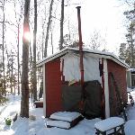 Länsi-Helsingin merellinen helmi sai hieman siipensä liiasta lämmittämisestä. Tarkkaavainen ohikulkija hälytti apua.